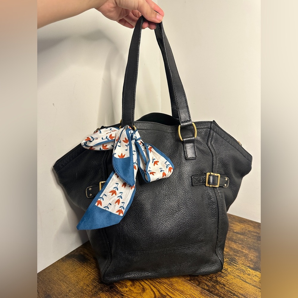 Yves Saint Laurent Downtown leather tote bag in black